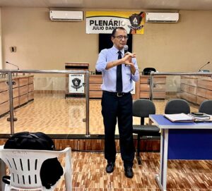 O advogado Dr. Mendes faça das ações judiciais na assembleia do SINDSERT EM Tuntum.